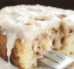 Gooey Cinnamon Roll Poke Cake Recipe