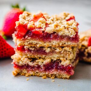 Heavenly Strawberry Oatmeal Crumble Bars Recipe
