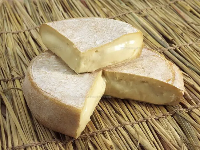 Wine Pairing and Serving Suggestions With Reblochon Cheese Swaps