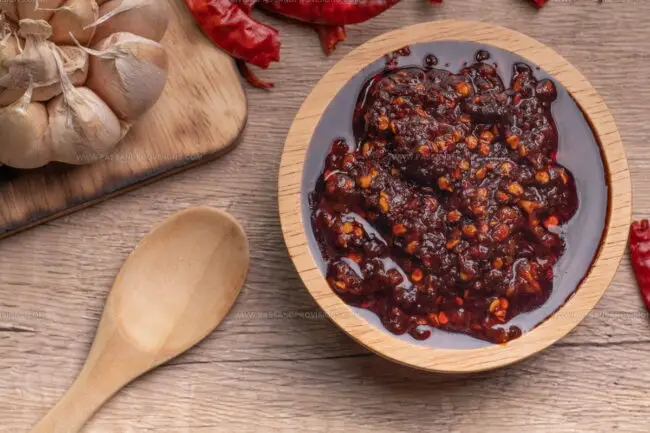 Using Red Chili Paste Alternatives in Marinades, Stir-Fries, and Sauces